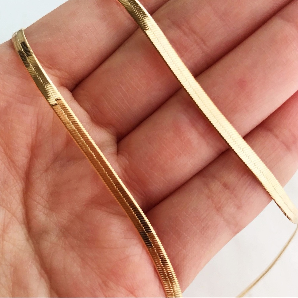 ⚡️Insta gold plated herringbone chain necklace - Picture 3 of 3